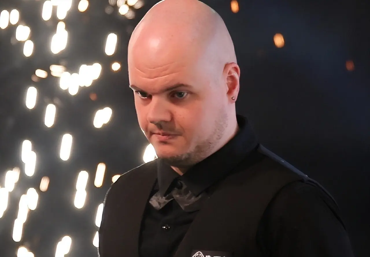 斯诺克大满, 最终倒在了, 首人产生