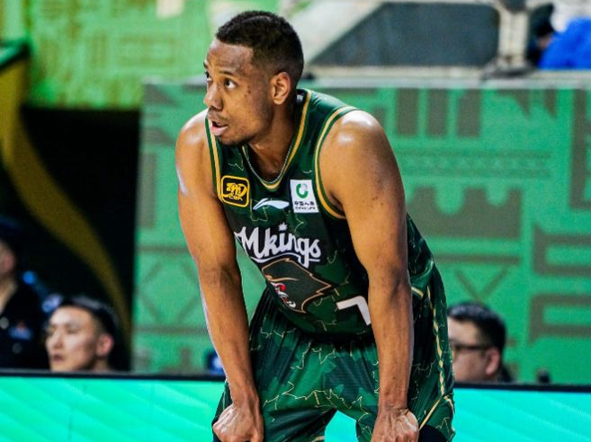 年顶薪也是, 家队的国手