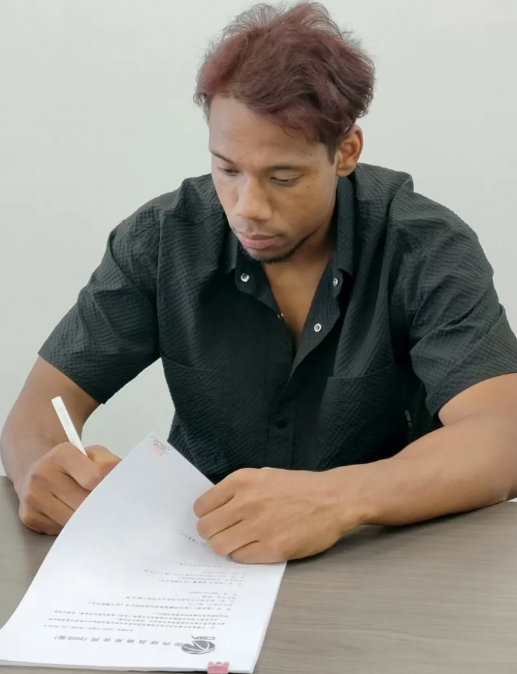 帮助同曦男, dingy