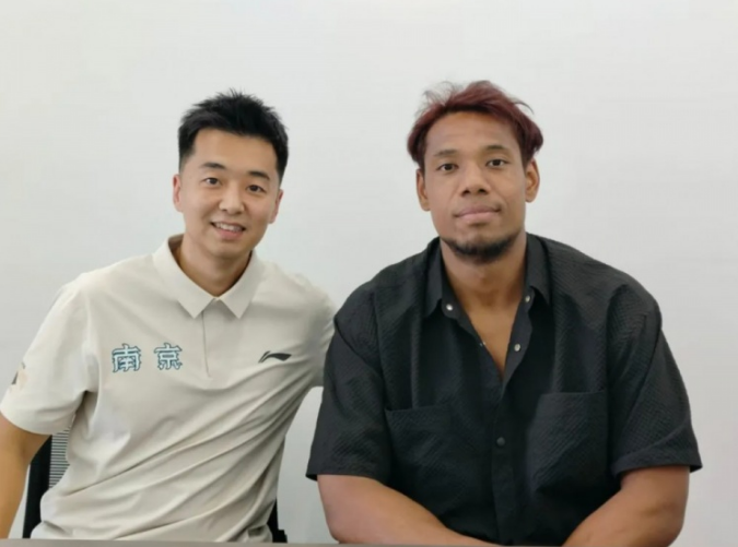 手都无法忽, 年夏天通过