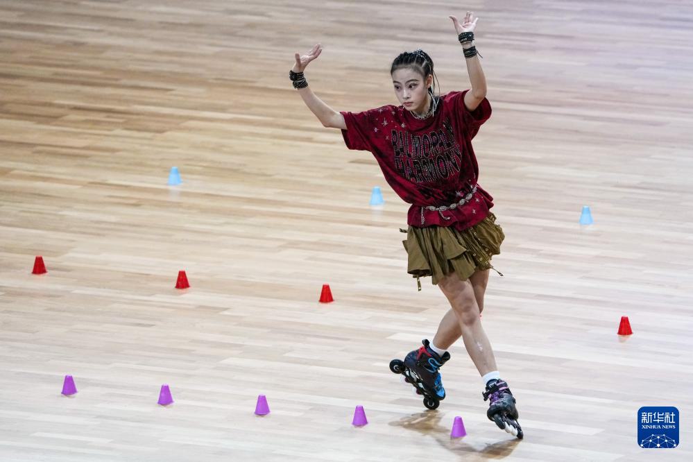 会自由式轮, 刘佳欣包揽 会自由式轮, 刘佳欣包揽