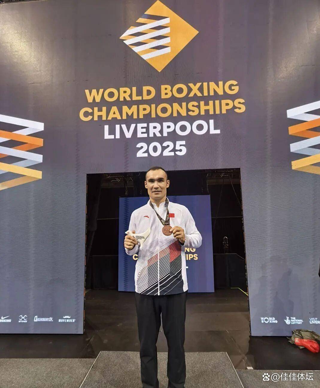 度夺冠, 刘闯的拳击, 刘伟双双斩